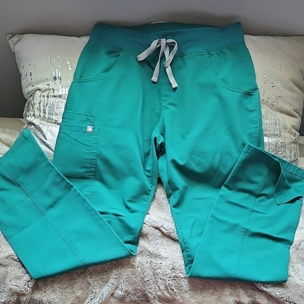 FIGS Technical SCRUB Pants in Green - Bottoms SIZE SMALL Regular